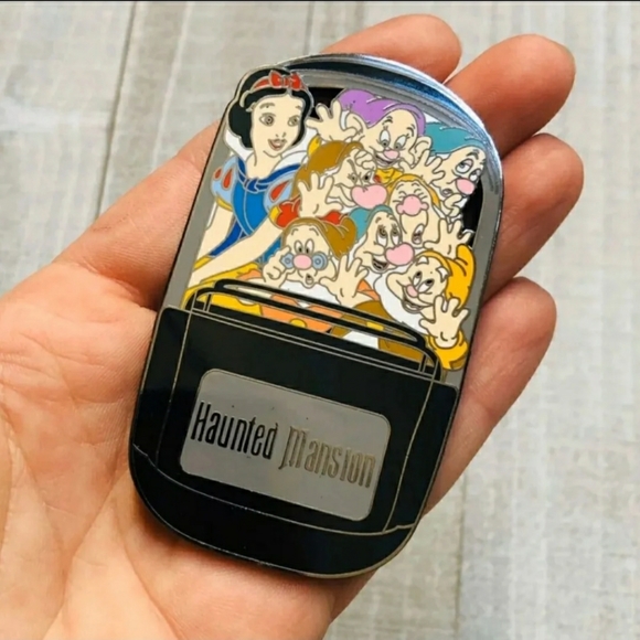 Fantasy Disney Pin - Snow White Haunted Mansion - Picture 2 of 4